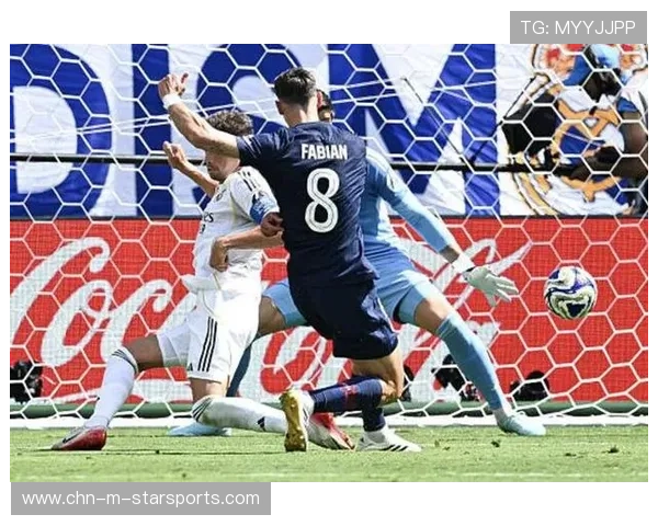 巴黎法比安鲁伊斯插上跑动与短传优化