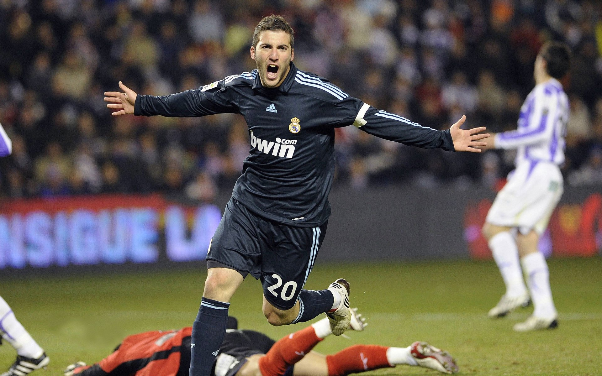 现场支持爆棚，球迷狂欢不断！，球迷视频